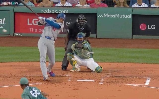 大谷翔平、とんでもないボール球を“パワーと技術で”強引ヒットにファン驚愕…久しぶりの“単打”も「強烈だ」