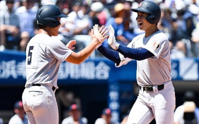 選抜王者・横浜、3点差逆転で5年連続決勝へ　奥村頼人が2打席連発＆逆転3ラン…9回最後を締める