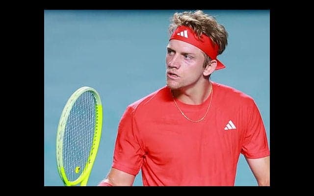  3時間超死闘制し4強、深夜2時に決着 