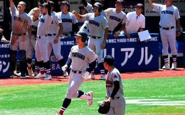 横浜と東海大相模が逆転で準決勝を突破　4季連続で決勝で対戦へ