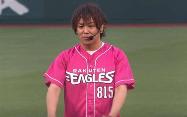 狩野英孝さん、地元仙台で2年連続ノーバウンド投球　背番号815で登場