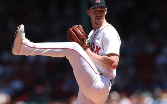 「兄弟に戻ってこいって言って」元ド軍右腕にチャンピオンリング贈呈　かつての仲間と記念撮影「素敵ですネ！こうゆうの！」