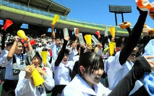ノーシードの小野、準決勝で300人超の応援団　選手の背中を後押し