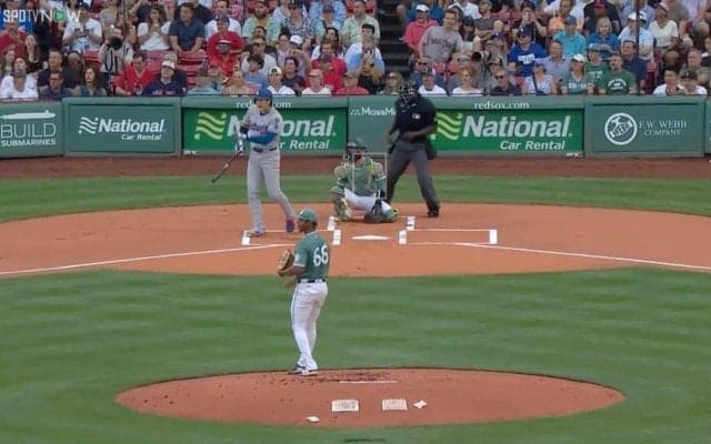 大谷翔平の爆速ファールが審判＆コーチを襲う！ 本人は“絶叫”アラート→その後に見せた「まさかの表情」に注目