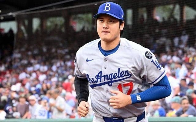 笑顔の大谷翔平を背に…カーショーが突然のぶっこみ「欲しいか？」　周囲も爆笑した“絆”