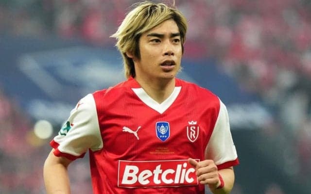 ｢裸足だw｣｢楽しそう｣伊東純也のスタッド・ランス来日ツアー“裸足リフティングin山形”にファン安堵！｢痛くないの？｣｢回復してるんだね!｣｢可愛い2人とも｣の声