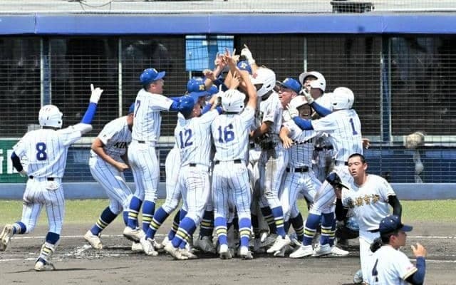 健大高崎が4季連続の甲子園へ　前橋育英との延長十一回の激闘を制す