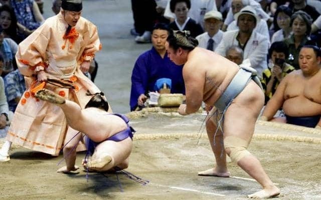 平幕の琴勝峰が初賜杯　25歳、新会場の名古屋場所で最初の優勝者に