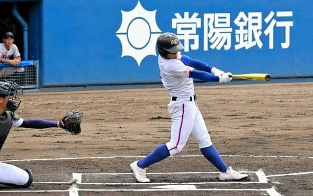 負傷した主将の思い背に　先制点につながる安打　明秀日立・入江選手