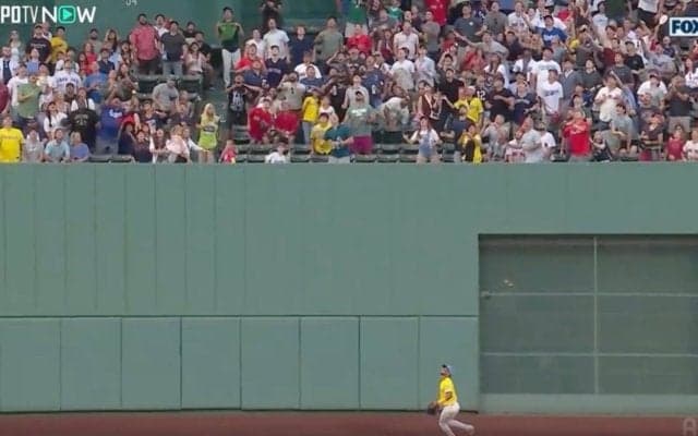 ウソでしょ…？ 大谷翔平、爆速特大弾に“混乱”「ビックリしてるw」外野手の動きが突然おかしくなる「そりゃそうなる」