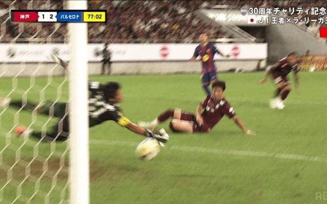 SNS騒然！ シュートも顔もメッシ？ バルサ新加入19歳、神戸３人唖然の鮮やかダイレクト弾「ボールスピードはっや」「バルドグジばり上手いやん」