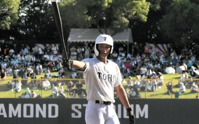 春も夏も2位、でも「あきらめない」　元プロの父追う東邦・朝倉主将