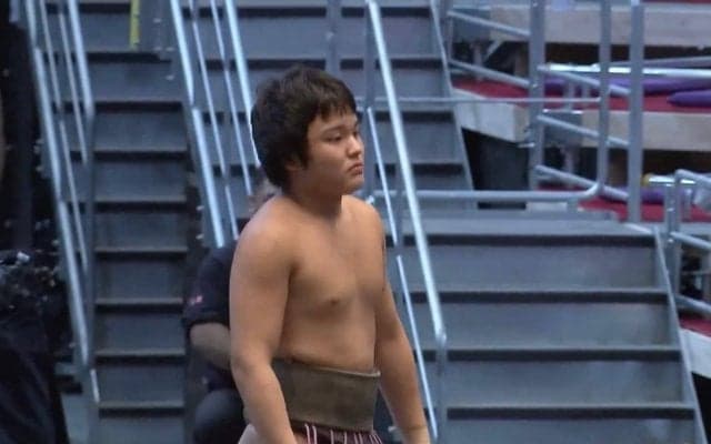 見た目は中学生だけど…15歳のサラブレッド力士、館内が驚いた“衝撃”白星「天才15歳」「逸材やん」「つええ…」