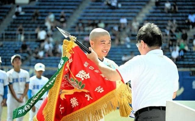 誰も辞めなかった47人、皆でつかんだ優勝　市船橋の田中健人主将