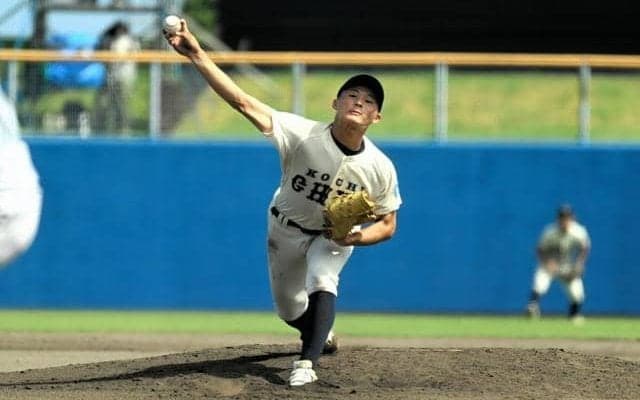 高知大会初先発の高知中央・堅田徠可投手　150キロ台の直球で躍動