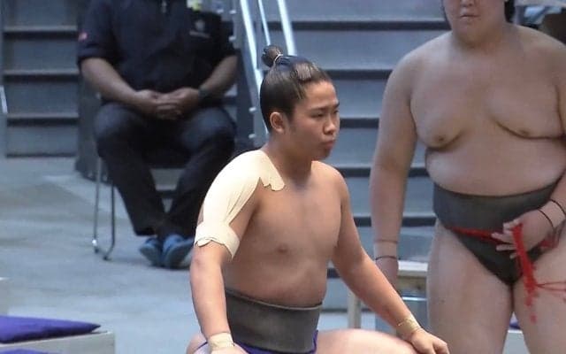 16歳の天才小兵、体重98.9キロ差の巨漢相手にまさかの“投げ技” 館内どよめく白星に「すごいじゃん！」ファン喝采