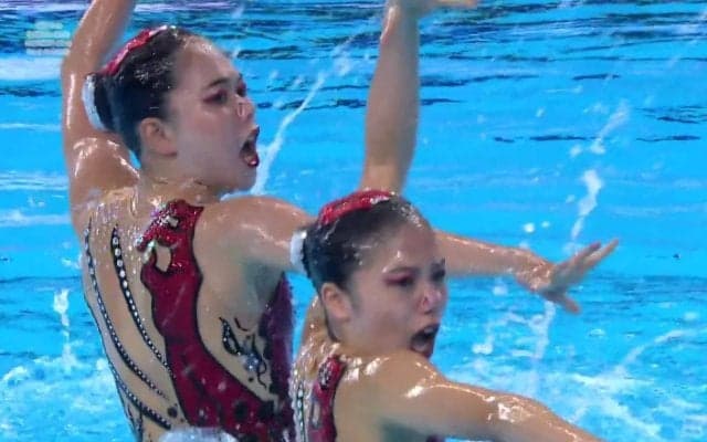 「悔しい気持ちでいっぱい」女子デュエット小林・佐藤コンビ、アクロ失敗で大幅減点、メダルを逃す「落ち着きがないままリフトに入ってしまった」