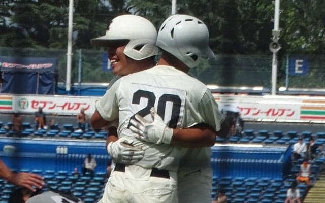 炎天下の激闘！日大三が4番のサヨナラ2ランで決勝進出【西東京】