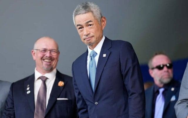 イチローを元同僚エースが“強烈イジり”　壇上からのまさかの一言…式典会場が大爆笑