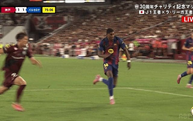 「速すぎん！？」バルサ新加入ラッシュフォードが“異次元の急加速スプリント”「伸びるなー」「すごっ」神戸DFに後方から追いついた瞬間に驚愕の声