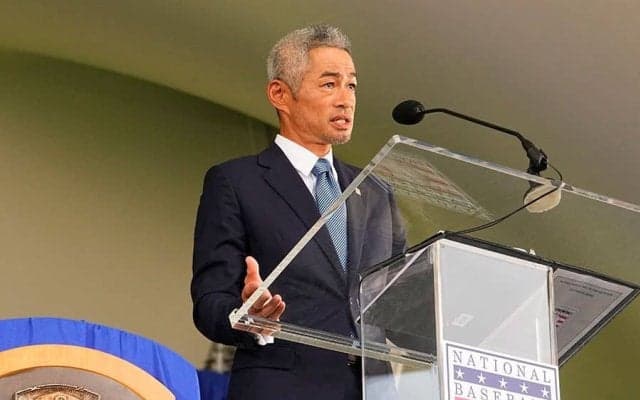 現役時代から「別人みたい」　イチローの隣で笑顔…日本でもお馴染みの左腕にファン驚愕