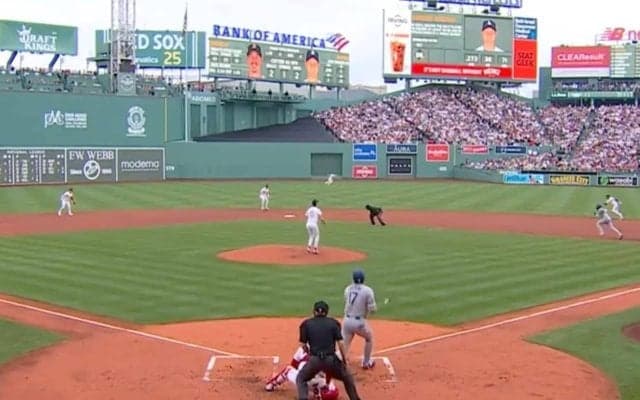 何が起きた？ 大谷翔平、爆速打球で“想定外のハプニング”「怖すぎ」「危険すぎる」弾丸ライナーが審判の頭上を“一瞬で通過”