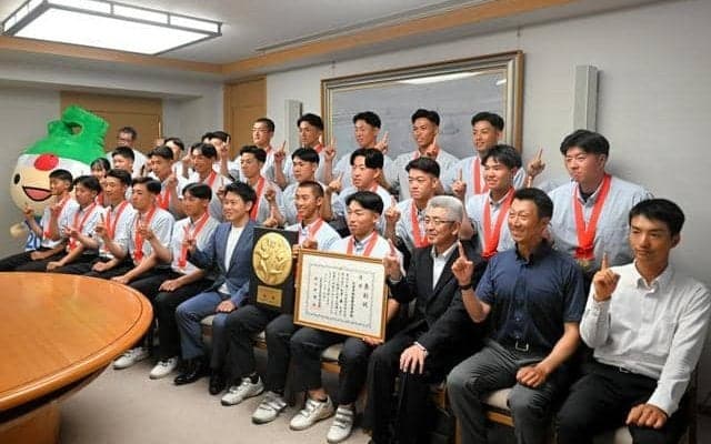 甲子園出場の青森代表・弘前学院聖愛が知事を表敬訪問