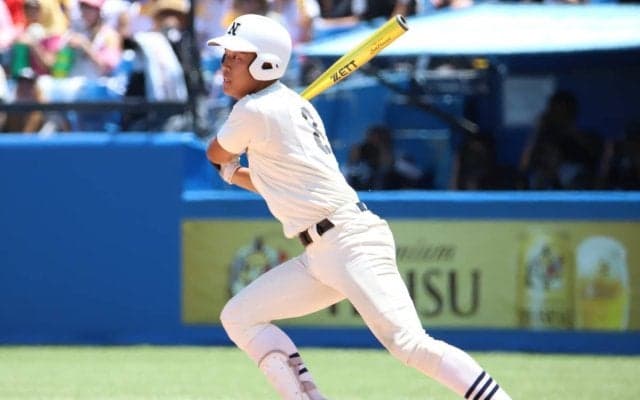 西東京大会決勝は点の取り合いに！日大三の主将が2安打4打点の活躍で5回を終えて2点リード！【西東京】