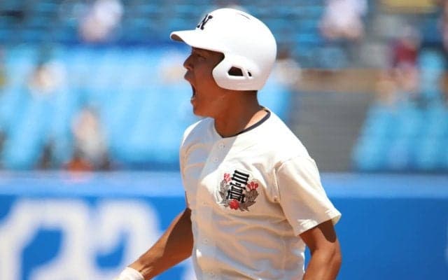 日大三が2年ぶり優勝！今大会無失点続いた東海大菅生から8得点！主将が3安打5打点で甲子園導く【西東京】