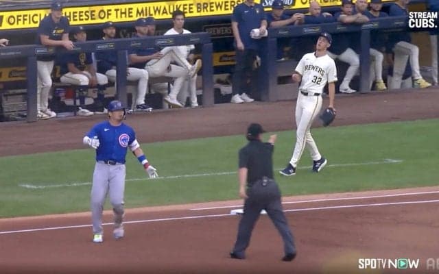 「危なかった」鈴木誠也が激走→タックル喰らう“あわや”の場面に「妨害ですやん」「あれがヒット…」ファンも騒然