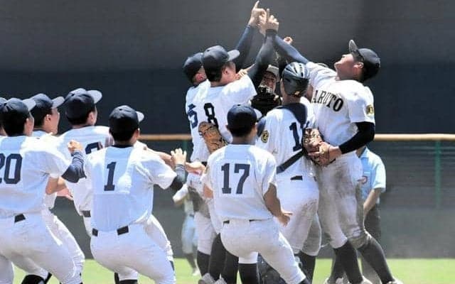 嫌な予感、振り払う鳴門の2年生・谷の一打　高校野球徳島大会決勝