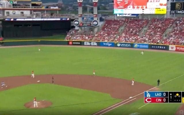 球場騒然！大谷翔平、爆速弾丸ライナーが“消えた”？「スゴい音だな」「カメラ追いつけないw」とんでもない打球をかっ飛ばしてしまう