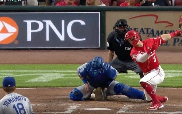 もうワケ分からん！山本由伸、凶悪すぎる魔球で“異変”「軌道エグすぎ」相手打者の体勢がおかしくなる「右打者は打てん」