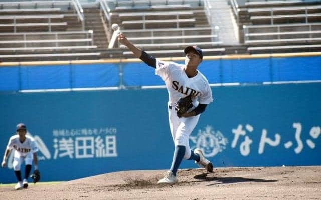 決めた犠打「後は任せた」　サヨナラ勝ちした済美・梅原朋貴投手