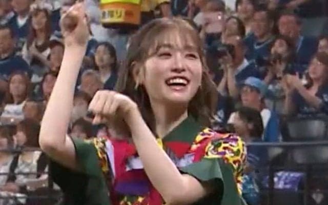 首位攻防戦に降臨した人気女優　ふりふりダンスにファン虜「かわいすぎやろがい」