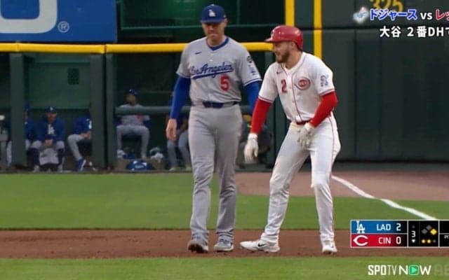 「どこ触ってんねん」フリーマン、ファンにもお馴染みのド軍元チームメイトと“じゃれ合い”にほっこり「キミは打ってもええよ」