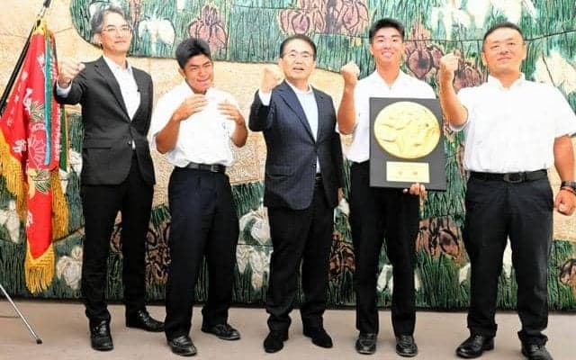 初出場の豊橋中央が表敬訪問「甲子園でもポジティブに」顔まねも披露