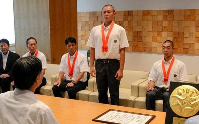 「はつらつとしたプレーを」　甲子園を前に松商学園が知事を表敬訪問