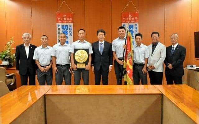 敗退チームの思い背負い甲子園で頑張る　明秀日立が茨城知事表敬訪問