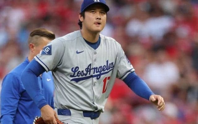 「どうか無事でいてくれ」大谷翔平の肘は問題なし？　顔しかめた“異変降板”に米騒然「明らかに不安そうな表情で退場している」