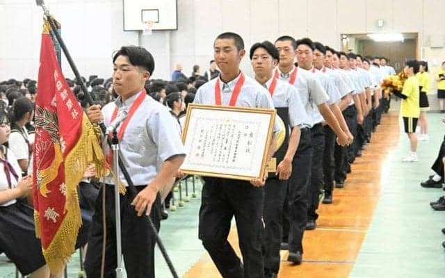 甲子園出場の弘前学院聖愛で壮行式　「すごい応援を期待」と田崎主将