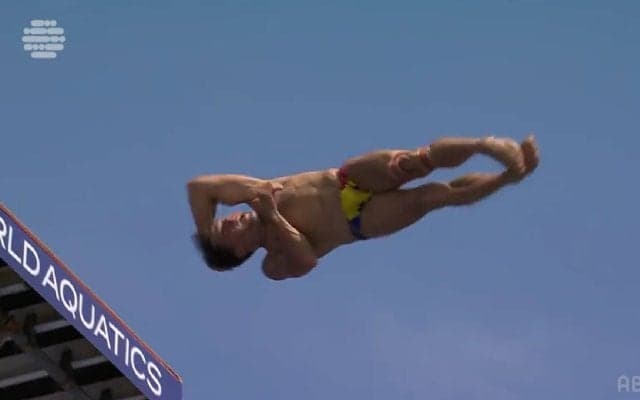 上空27mを舞う肉体美！「一人だけ異次元」空中での華麗なる3回捻り＆4回転に解説者も興奮「素晴らしいです」