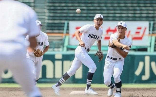 41回出場の北海、帽子やヘルメットを紺→白　甲子園限定で暑さ対策