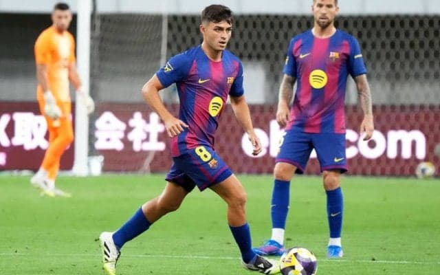 急転直下で来日のバルセロナ、スター勢ぞろいの到着シーンが話題！｢日本あっつ！てなってるw｣｢めんどくさそうなペドリ｣などの声