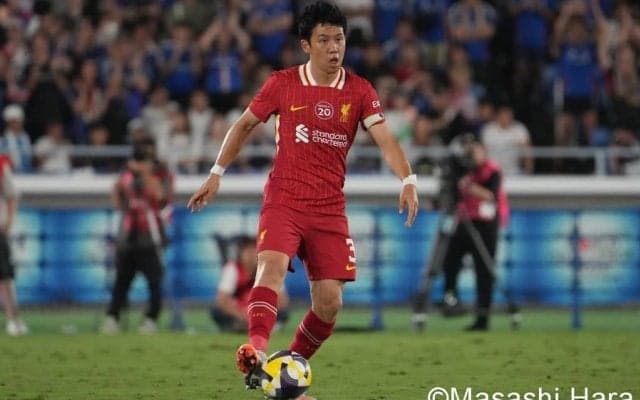 遠藤航らリバプールの｢ビートルズ来日オマージュ｣にファン興奮！｢めちゃくちゃ似合ってる｣｢この法被欲しいなぁ｣の声