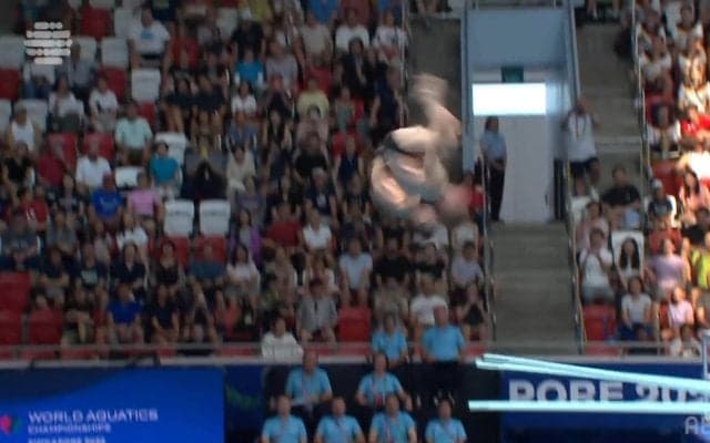 「強いわ、やっぱり！」4回転半の超高速スピンから2人同時にズドン！シンクロ飛込とは思えない演技に日本のレジェンドも脱帽