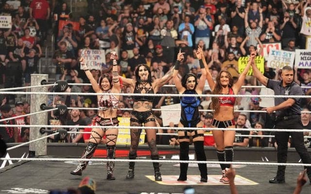 人気日本人女子レスラーら“女子プロレス界のアベンジャーズ”圧巻の入場シーンに大歓声…美女揃いのドリームチームにファン歓喜