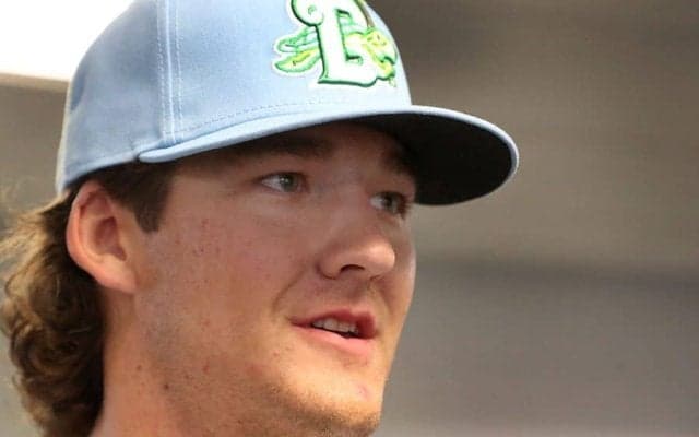 ド軍が獲得した21歳は「何なんだ」　驚異の“11.14”…奇抜すぎるフォームに米注目