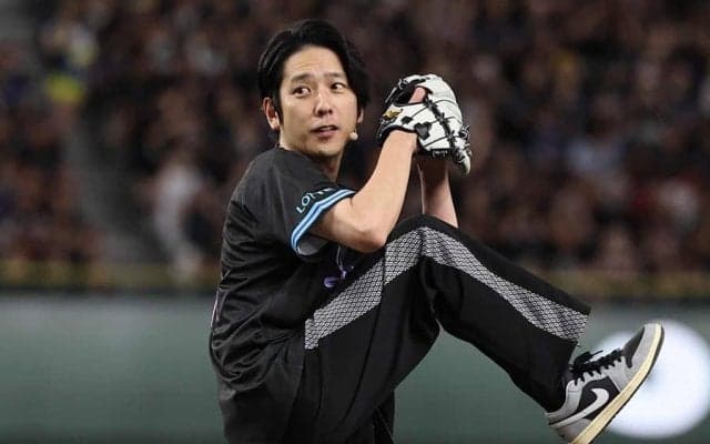 超人気アイドルの始球式で…異様な光景「見たことない」　東京Dにできた“50人超の壁”