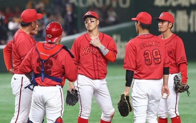 どデカ背番号…斬新デザインに「主張強すぎ」　球界では“見慣れぬ”仕様にネット騒然